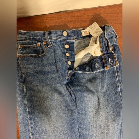 Levi's | White Oak Cone Denim High Waisted Wedgie Fit Raw Hem Jeans - Size 28 - Picture 5 of 7